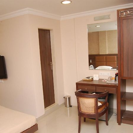 Haredia Hotel Мумбаї Екстер'єр фото